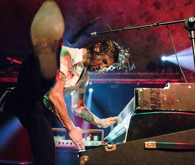 39795002681_b9f978331a_z